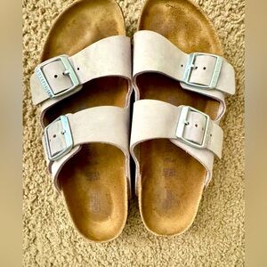 Birkenstock Light Purple
Sandals with Silver Buckles